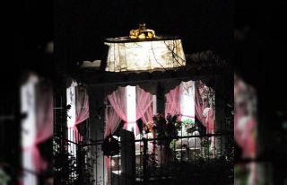 Mezar başında 18 yıldır yanan ışık söndü