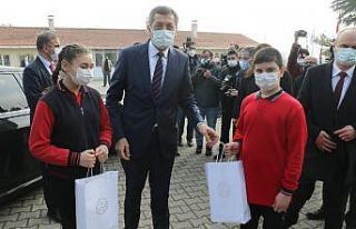Milli Eğitim Bakanı Ziya Selçuk, Edirne’de öğretmenlerle...