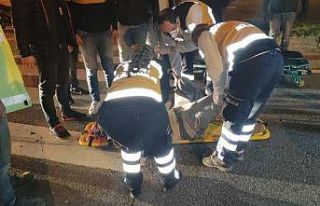 Minibüsün çarptığı genç yaralandı