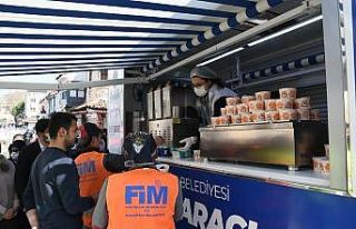 Mobil ikram aracı bu kez belediye işçilerinin içini...