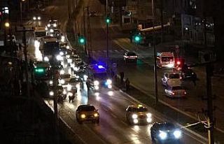 Motosiklet, halk otobüsüne çarptı: 1 yaralı