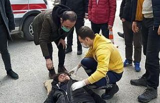 Motosiklet ile otomobilin çarpıştığı kaza kamerada