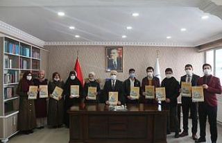 Müftü Topçu gençleri “Geçerken” dergisi aboneliğiyle...