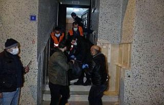 Mühendis koca 2 çocuk annesi karısını boğazından...