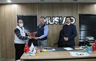 MÜSİAD’dan Dünya Kuran Okuyor kampanyasına destek