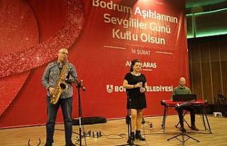 Müziğe hasret kalan sanatçılar sahneden inmek...