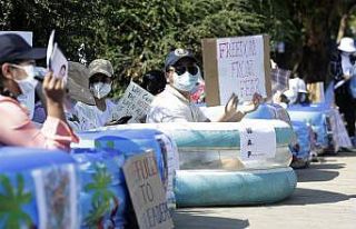 Myanmar’da darbeye karşı "kostümlü"...