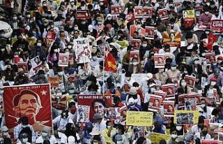 Myanmar’da darbeye karşıtı protestolar geniş...