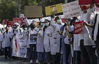 Myanmar’da güvenlik güçlerinden darbe karşıtlarına...