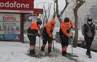 Niğde’de karla mücadele ekipleri sahada