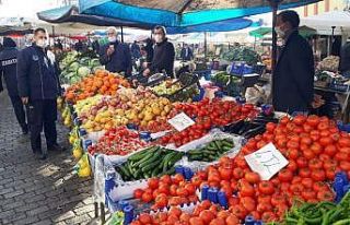 Niksar’da Zabıta ekiplerinden Pazar yerinde etiket...