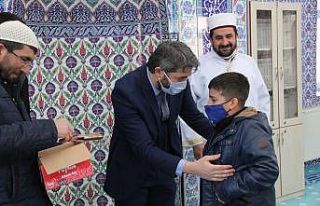 Öğrenciler, din görevlisi Mehmet Çelebi’ye gözyaşları...