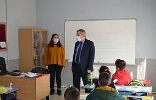 Öğrenciler sıralarda olmaktan mutlu