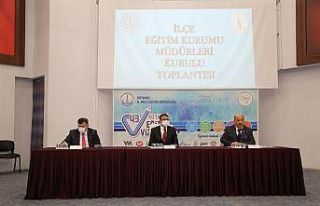 Okul müdürleriyle bir araya geldi
