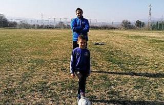 Ömer Bera babasının izinde ilerliyor