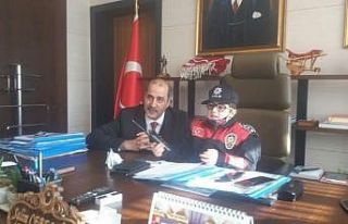 Otizmli Efe polis oldu