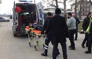 Otomobil ile elektrikli bisiklet çarpıştı: 2 yaralı