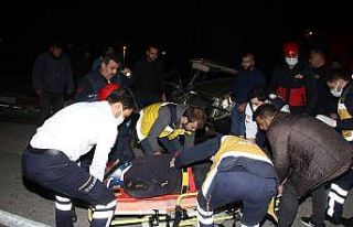 Otomobil minibüse arkadan çarptı: 1 ağır yaralı