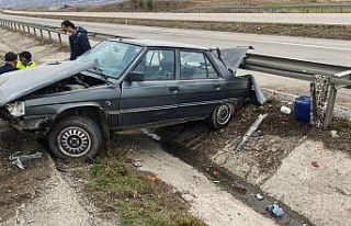 Otomobil su kanalına devrildi: 1 yaralı