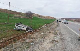 Otomobil takla attı: 3 Yaralı