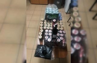 Otomobilden içki satışı yapan 3 kişi kovalamaca...