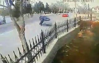 Otomobilin çarptığı motosiklet sürücüsü kurtarılamadı
