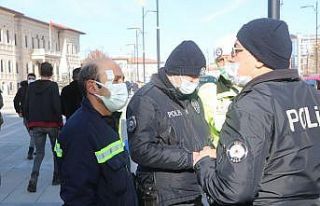 Otopark ücreti tartışmasında otopark görevlisi...