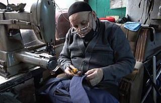 (Özel) 65 yıldır değerli çantaları çöpe gitmekten...