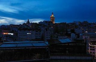 (ÖZEL) Galata Kulesi’ne rengarenk ışıklandırma