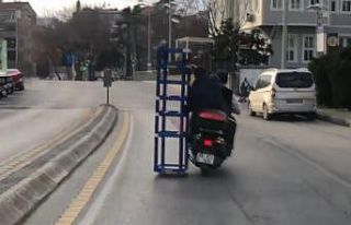 (Özel) Motosiklet üzerinde ilginç anlar: 2 metrelik...