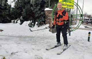 (Özel) Paramotorla karların üzerinde kayak yaparak...