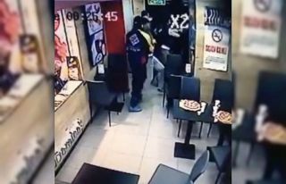 (Özel) Pizzacıda peçete kutulu, tekme ve yumruklu...