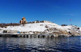 (Özel) Restore edilen Akdamar Kilisesi ziyaretçi...