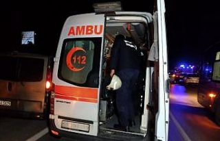 (Özel) Sancaktepe’de iki araç kafa kafaya çarpıştı:...