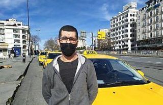 (Özel) Taksicinin bir günlük hasılatını çaldılar