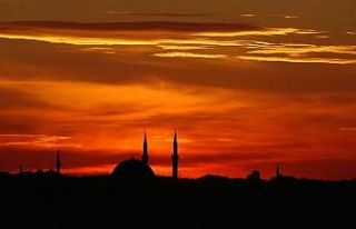 (Özel) Taksim’de gün batımı manzarası hayran...