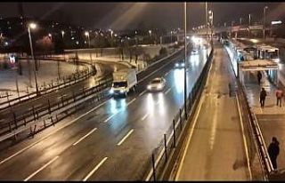 (Özel) Trafikte tehlikeli yolculuk, şaşkın bakışlar...