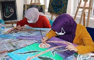 Pandemi döneminde hüsnü hat sanatıyla huzur buluyorlar