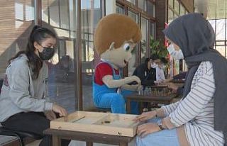 Pandemi sürecinde çocuklar spor yaparak eğleniyor