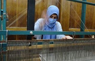 Pandeminin stresinden el dokuması yaparak kurtuluyorlar