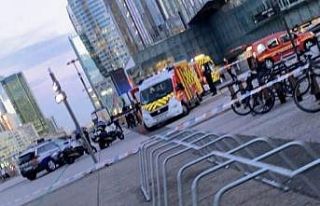 Paris’te evsiz adam çaldığı kamyonetle kalabalığa...