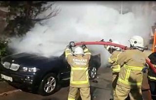 Park halindeki lüks cip alevlere teslim oldu