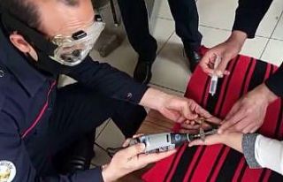Parmağa sıkışan yüzük kesilerek çıkarıldı