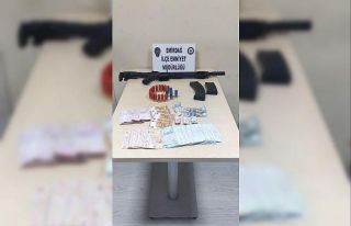 Peçeteye emdirilmiş 400 içimlik bonzai ile yakalandılar