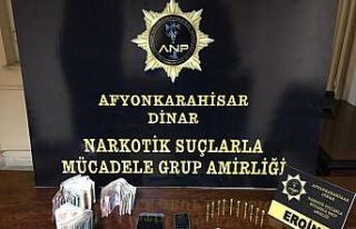 Polis ahırdaki saman balyaları arasında eroin ele...