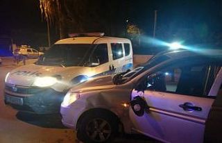 Polis aracına çarpıp kaçan alkollü sürücü...