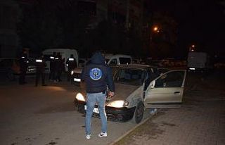 Polisin ’dur’ ihtarına uymayan sürücü otomobili...