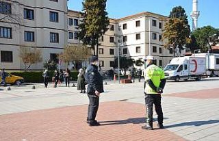 Polisten maske mesafe denetimi