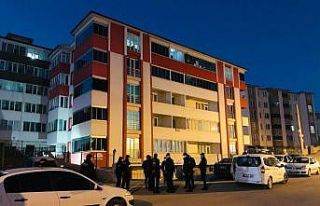 Pozitifli vakaların bulunduğu apartman karantina...