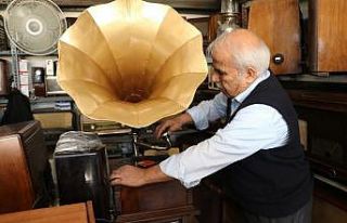 Radyoların arasında geçen bir ömür